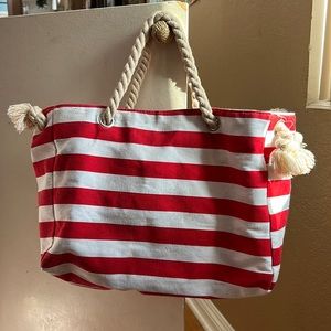 ❤️‍🔥 $5 ❤️‍🔥 or 3 /$12 ❤️‍🔥 Red & White Striped Beach Bag